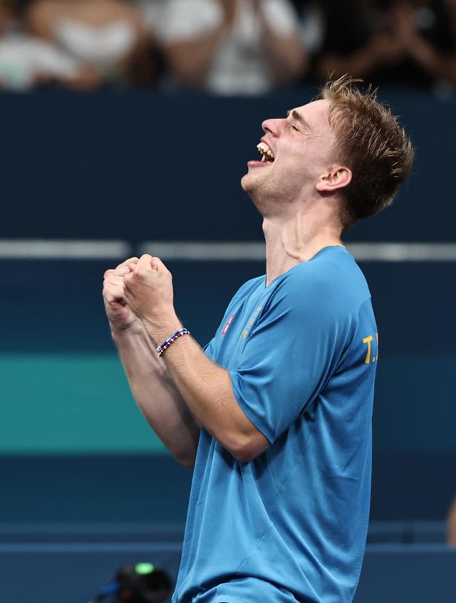 牙则各有四 牙则各有四